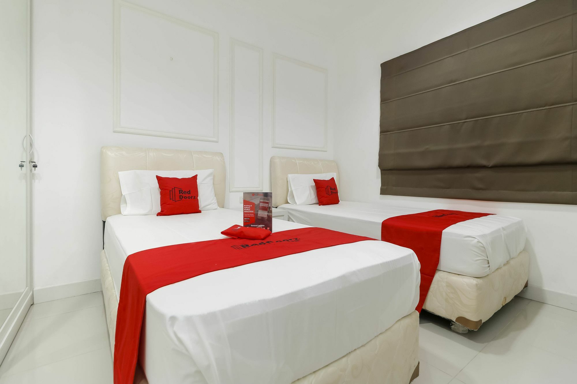 Reddoorz Plus @ Setiabudi Barat Jacarta Exterior foto