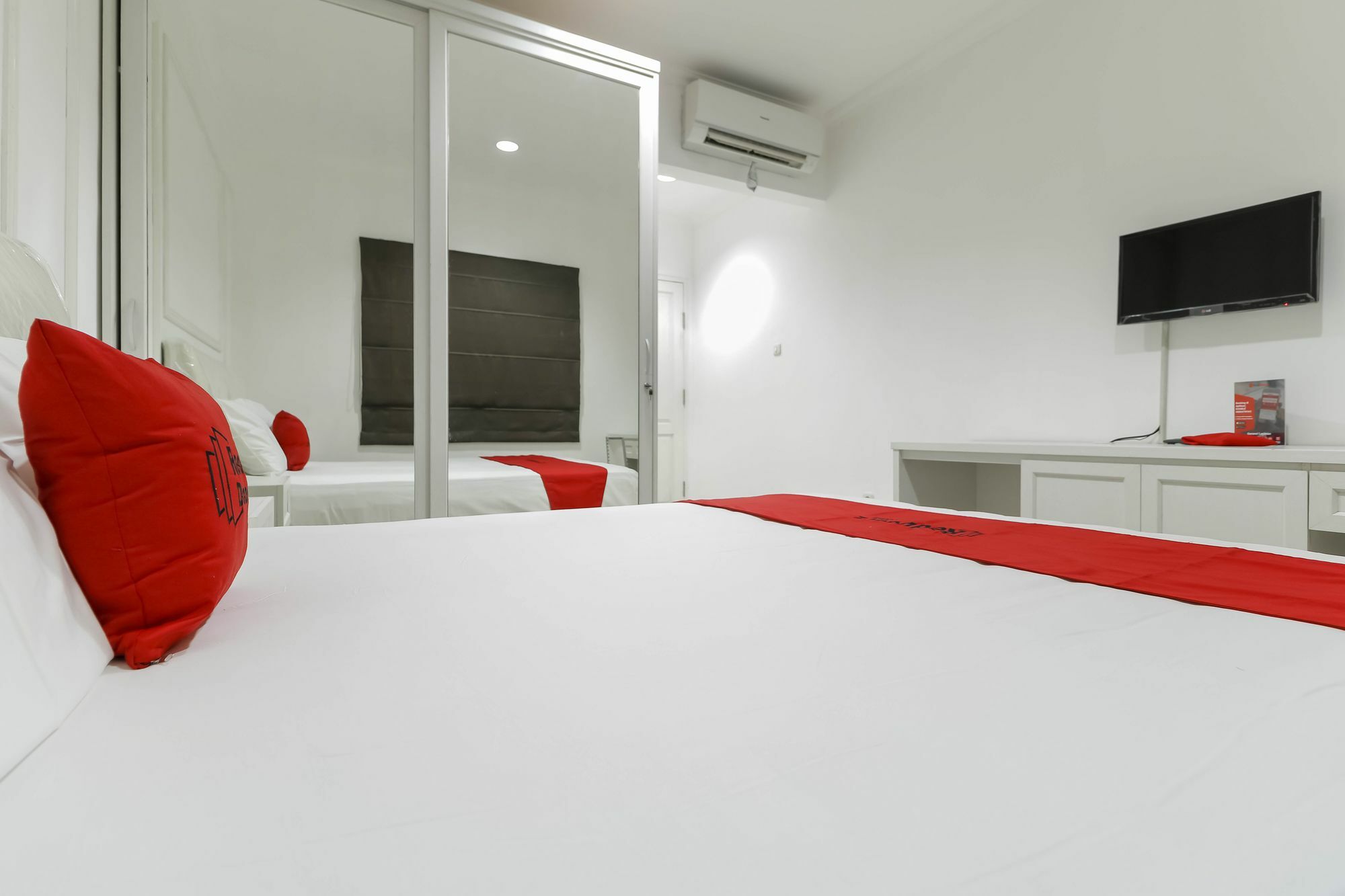 Reddoorz Plus @ Setiabudi Barat Jacarta Exterior foto