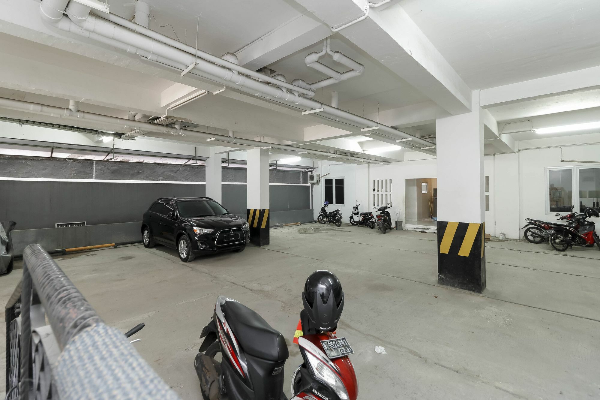 Reddoorz Plus @ Setiabudi Barat Jacarta Exterior foto
