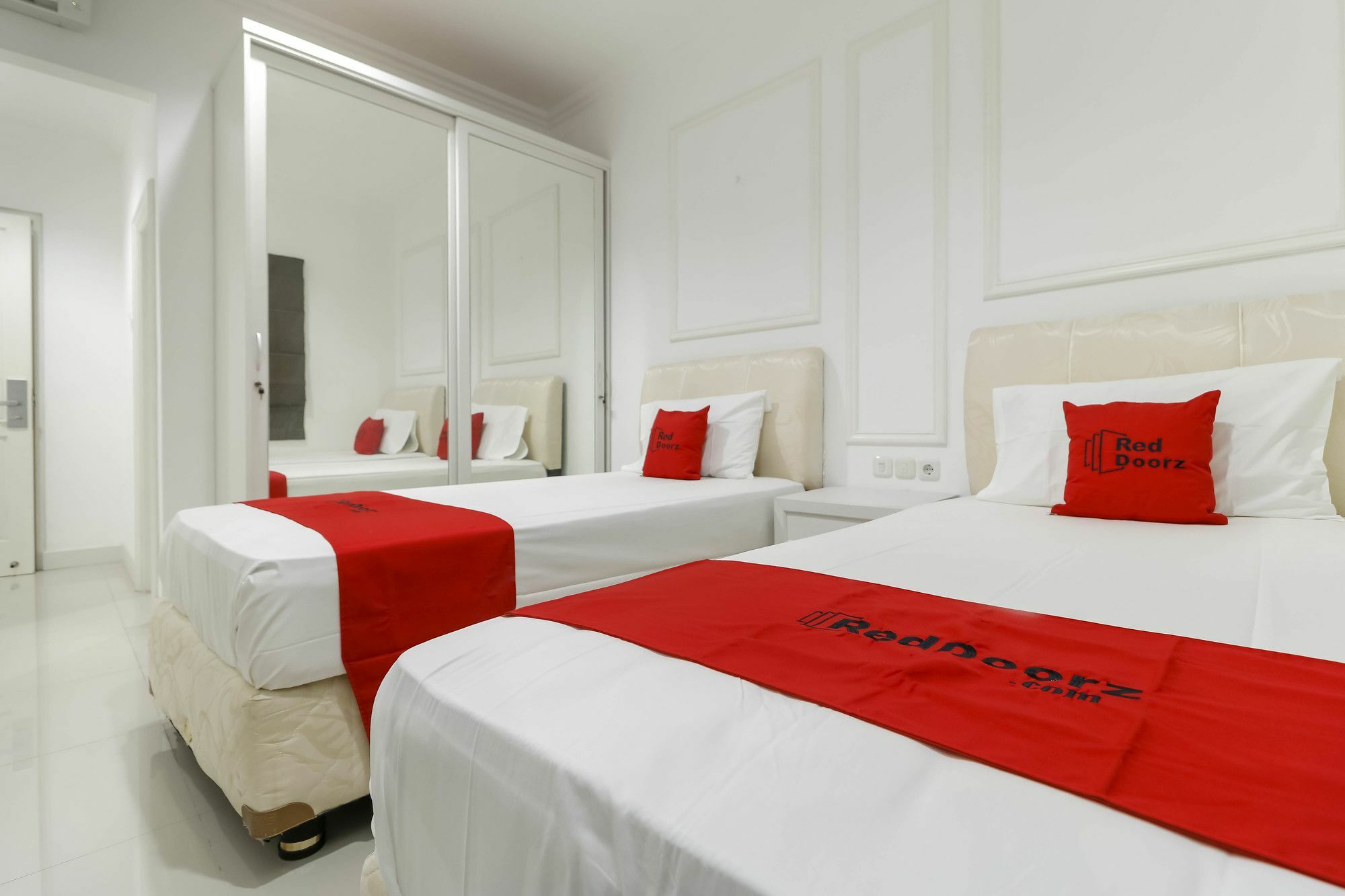 Reddoorz Plus @ Setiabudi Barat Jacarta Exterior foto