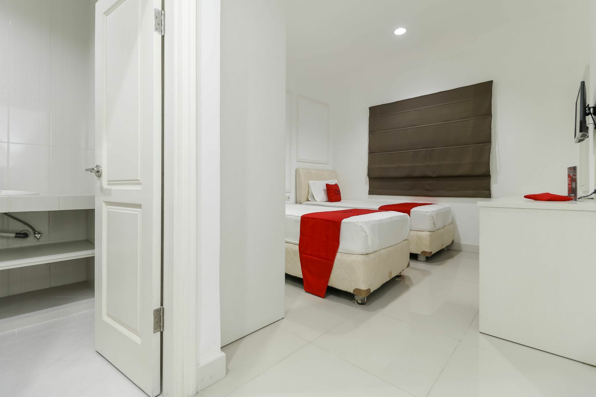 Reddoorz Plus @ Setiabudi Barat Jacarta Exterior foto