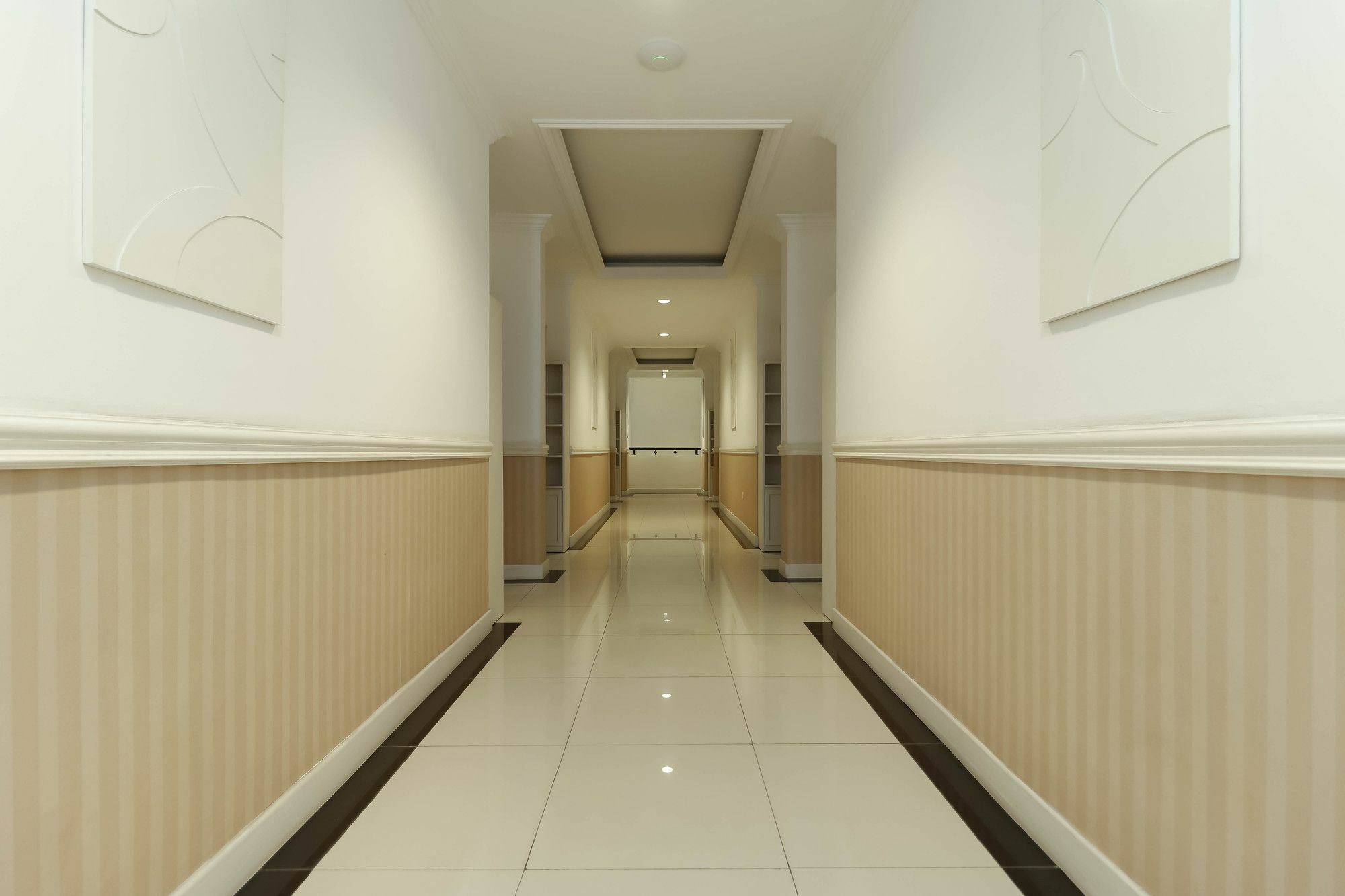 Reddoorz Plus @ Setiabudi Barat Jacarta Exterior foto